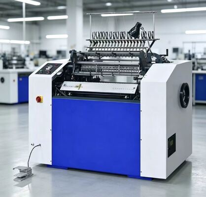 HXSS720 เครื่องเย็บหนังสือขนาดกว้าง Semi Auto 18 Needles Auto-Lifting Collector สําหรับการผูก